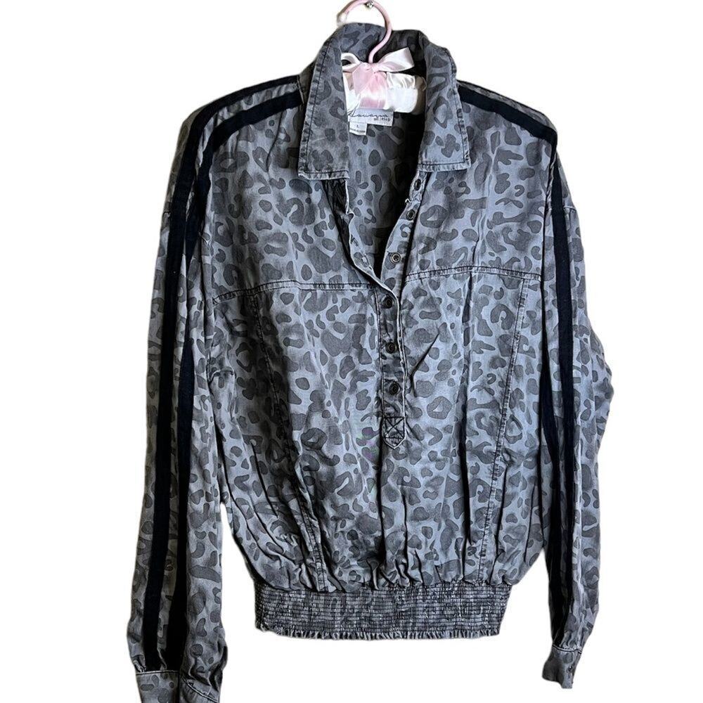 Animal print gray black collared crop length top with sleeve stripe detail  Sz L